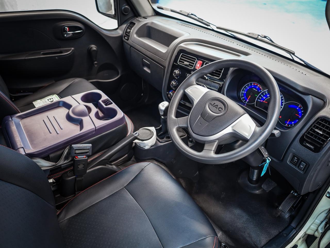 https://img.autotrader.co.za/47933914