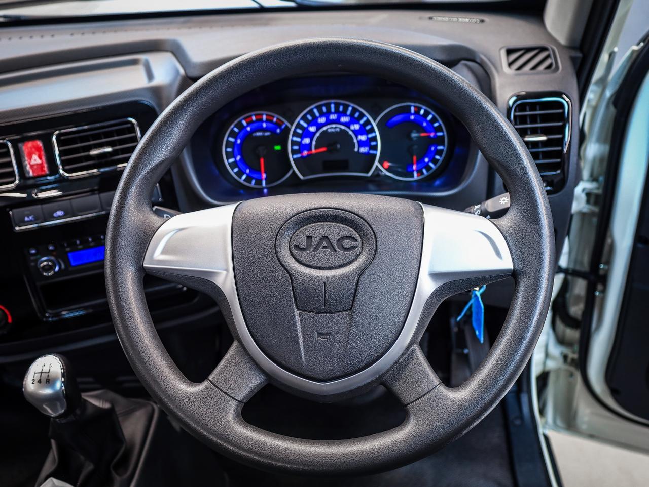 https://img.autotrader.co.za/47933919